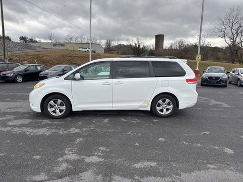 Used 2011 Toyota Sienna LE image 5