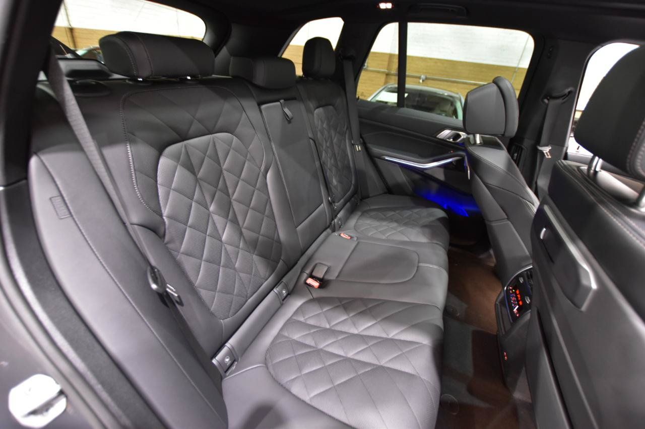 Used 2025 BMW X5 xDrive40i w/ M Sport Package AWD/4WD image 47