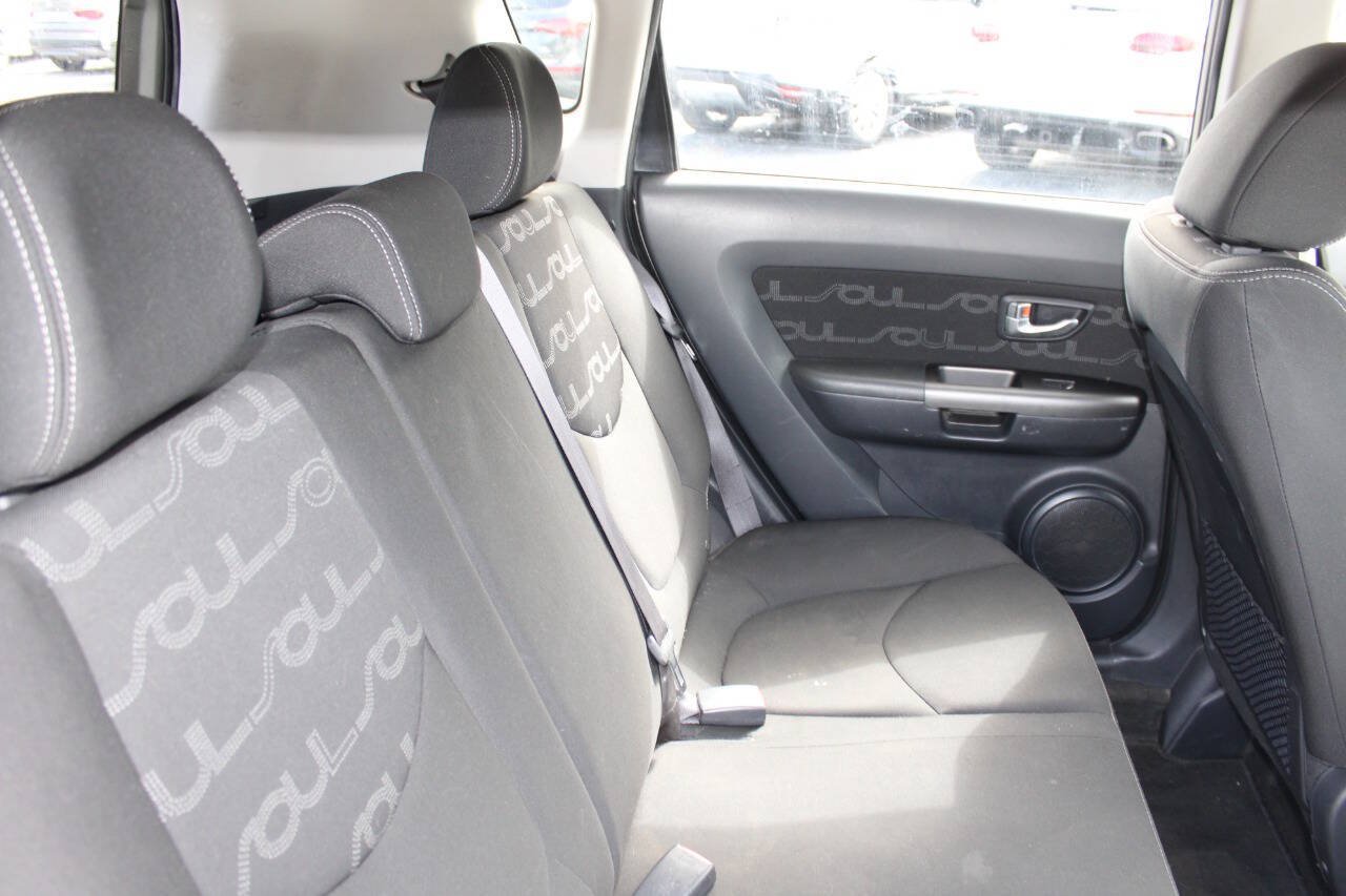 Used 2013 Kia Soul + FWD image 20