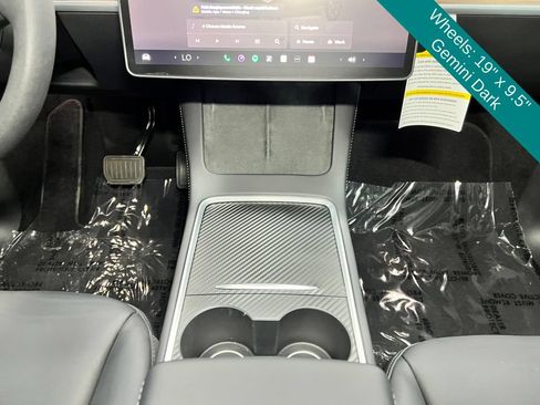 Used 2025 Tesla Model Y Long Range AWD/4WD image 16