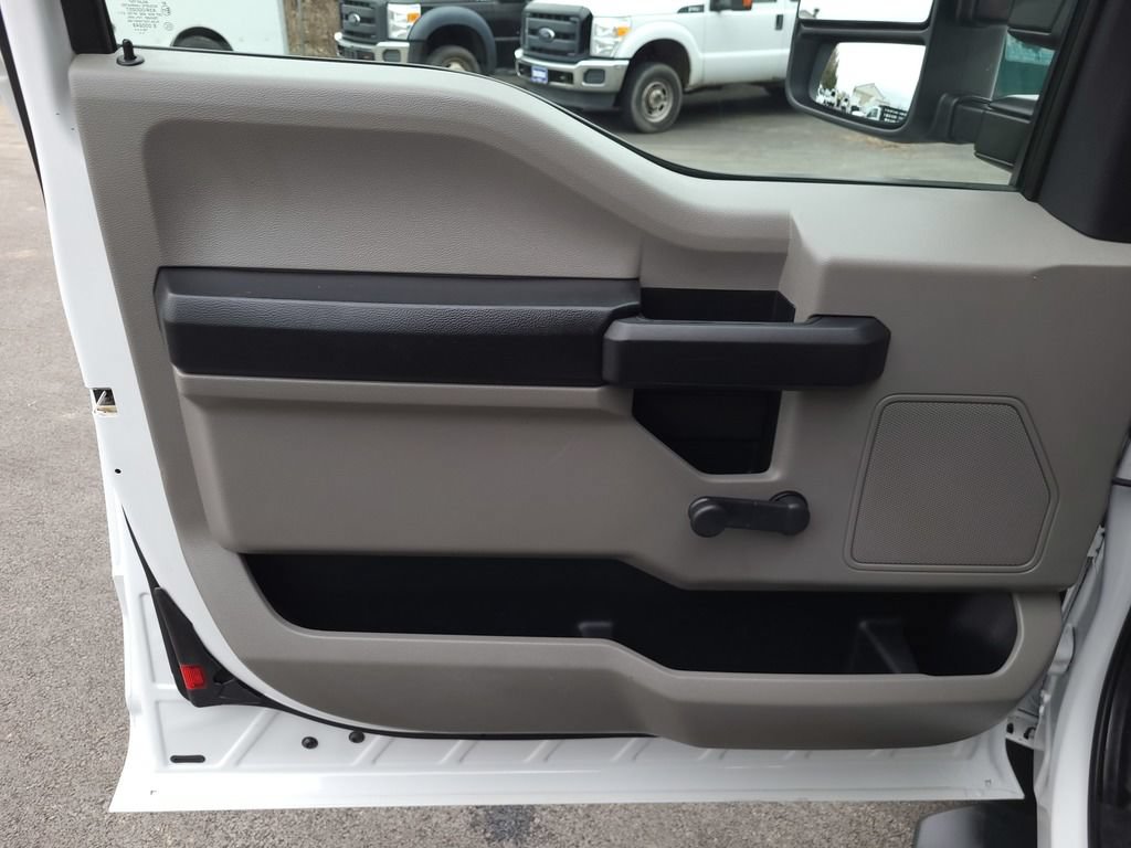 Used 2017 Ford F250 XL w/ Snow Plow/Camper Package AWD/4WD image 12