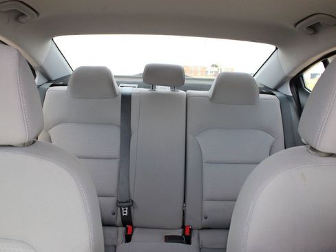 Used 2017 Hyundai Elantra SE FWD image 14