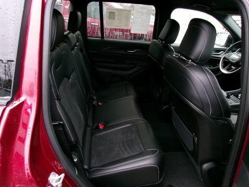 Certified 2024 Jeep Grand Cherokee Altitude image 11