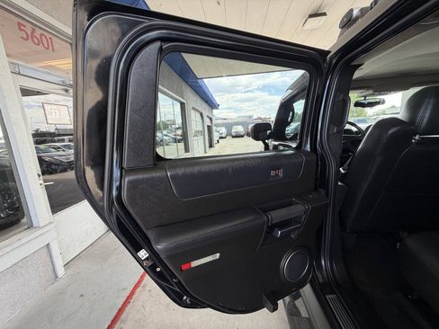 Used 2005 HUMMER H2 w/ Preferred Equipment Group AWD/4WD image 14