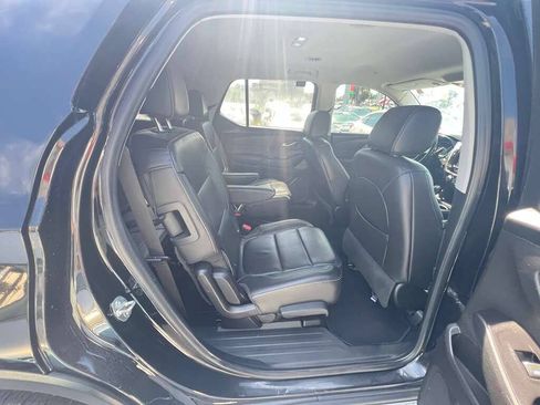 Used 2020 Chevrolet Traverse LT FWD image 11