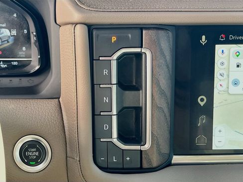 Used 2024 GMC Yukon Denali w/ Advanced Technology Package AWD/4WD image 17