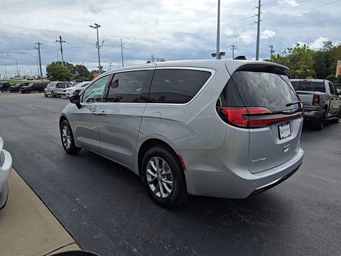 New 2026 Chrysler Pacifica Select image 6