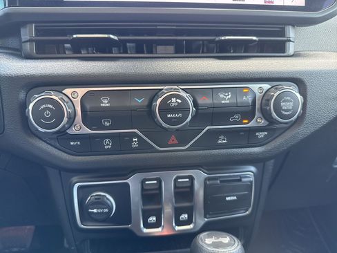 Used 2025 Jeep Wrangler Sport AWD/4WD image 16