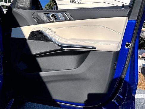 Used 2026 BMW X7 M60i image 23