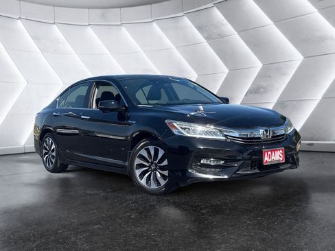 Used 2017 Honda Accord Touring image 1
