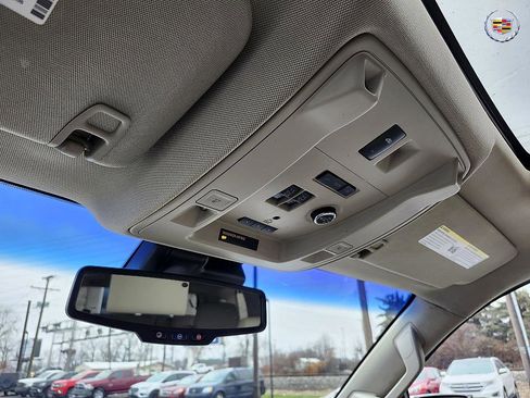 Used 2015 Cadillac Escalade Premium image 23