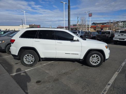 Used 2019 Jeep Grand Cherokee Laredo image 4