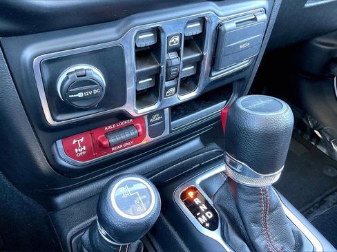 Used 2023 Jeep Gladiator Mojave image 24