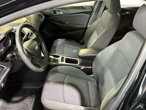 Used 2017 Chevrolet Cruze LS FWD image 9