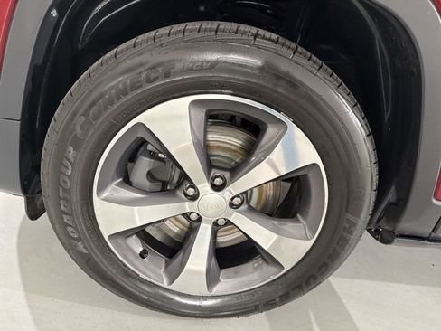 Used 2019 Jeep Cherokee Limited w/ Trailer Tow Group image 17