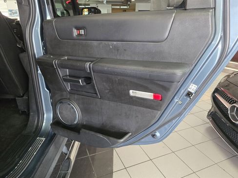 Used 2005 HUMMER H2 w/ Preferred Equipment Group image 16
