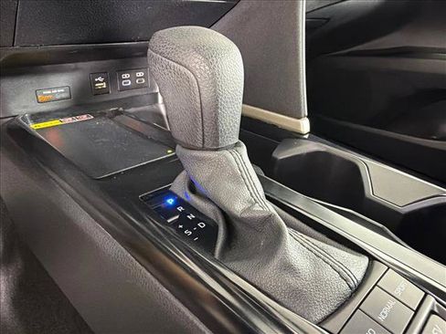 Used 2025 Toyota Camry LE FWD image 30