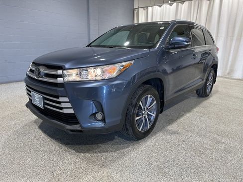 Used 2019 Toyota Highlander XLE image 4