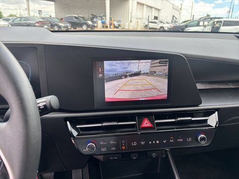 Used 2026 Kia Niro LX FWD image 23