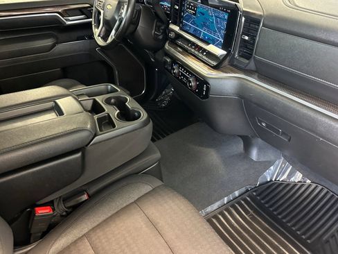 Used 2025 Chevrolet Silverado 2500 LT w/ Convenience Package AWD/4WD image 19