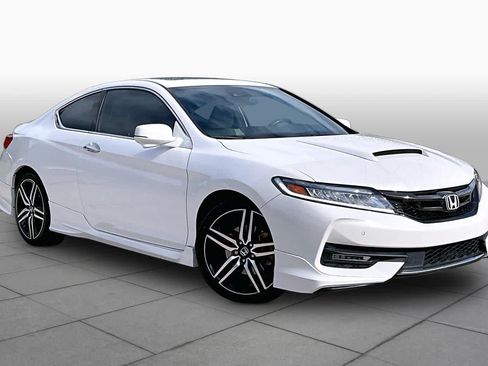 Used 2016 Honda Accord Touring image 3