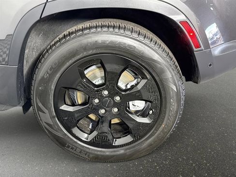 New 2026 Land Rover Defender 110 S image 33