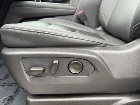 Used 2025 Chevrolet Suburban LT w/ Comfort Package image 10