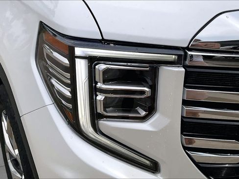 Used 2022 GMC Sierra 1500 SLT AWD/4WD image 27
