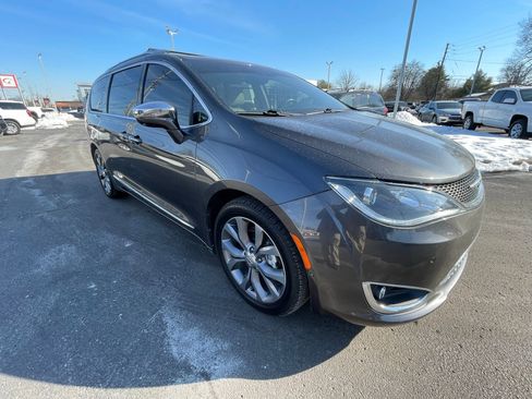 Used 2019 Chrysler Pacifica Limited w/ Tire & Wheel Group image 8