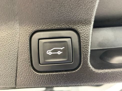 Used 2023 GMC Acadia SLT AWD/4WD image 18