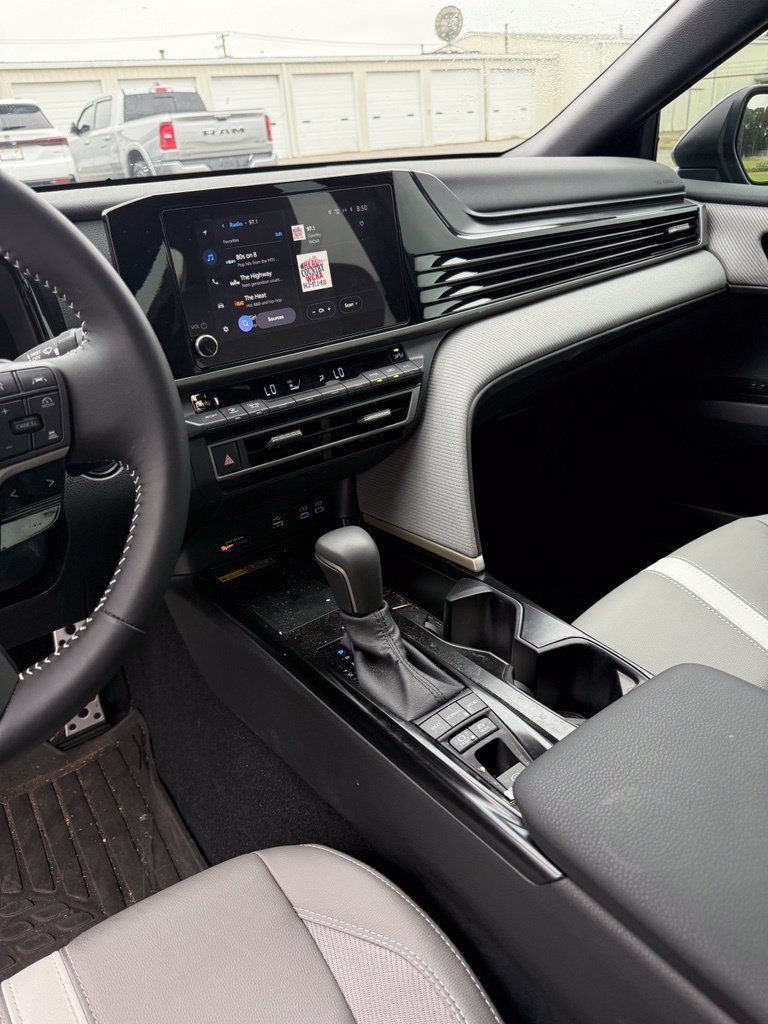 Used 2026 Toyota Camry SE FWD image 8