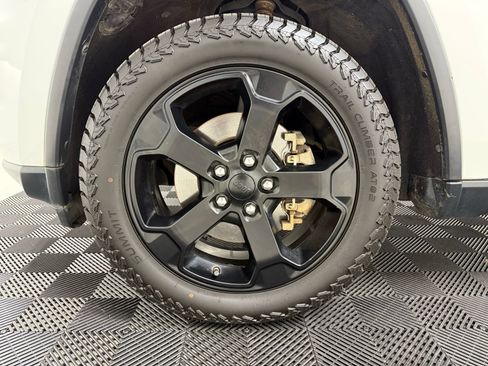 Used 2021 Jeep Grand Cherokee Freedom Edition AWD/4WD image 10