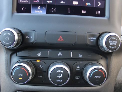 Used 2022 RAM 1500 Big Horn AWD/4WD image 22