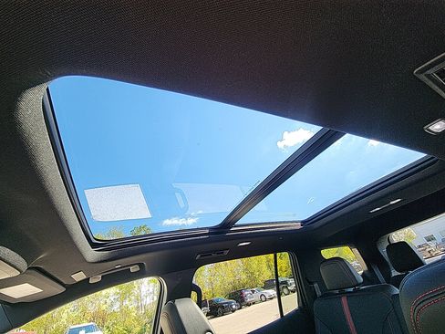 New 2026 Chevrolet Traverse RS image 25