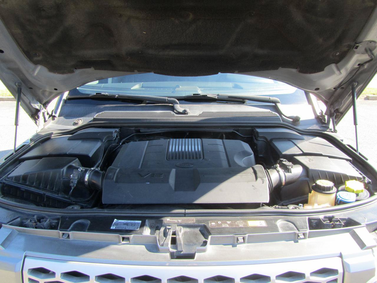 Used 2011 Land Rover LR4 HSE LUX AWD/4WD image 25
