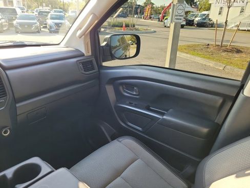 Used 2021 Nissan Titan S image 20