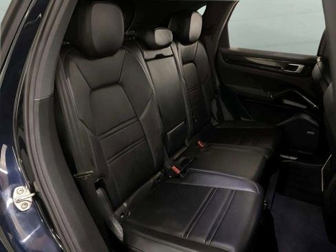 Used 2019 Porsche Cayenne w/ Premium Package image 80