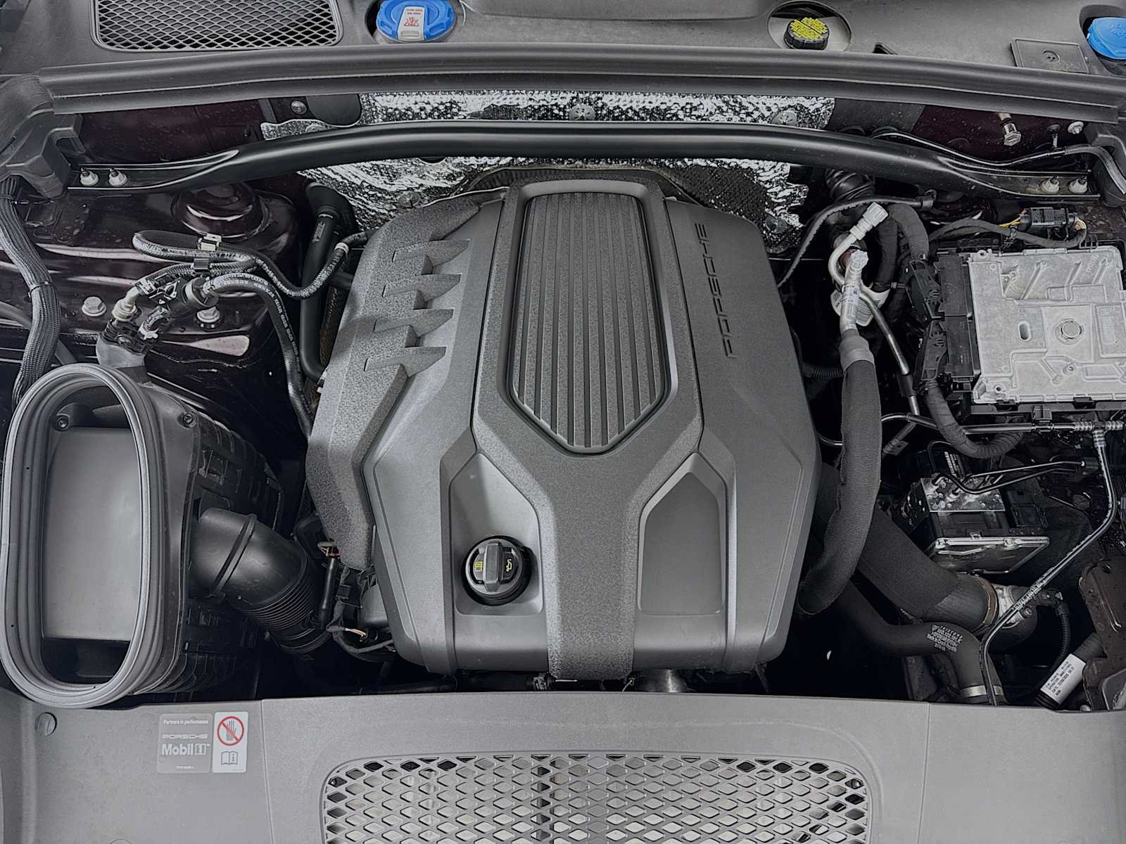 Certified 2026 Porsche Macan AWD/4WD image 31