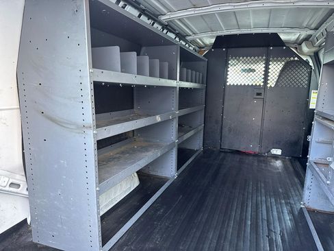 Used 2011 Chevrolet Express 2500 image 17