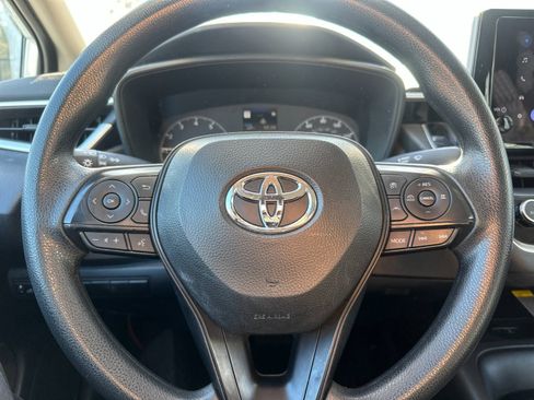 Used 2025 Toyota Corolla LE image 21