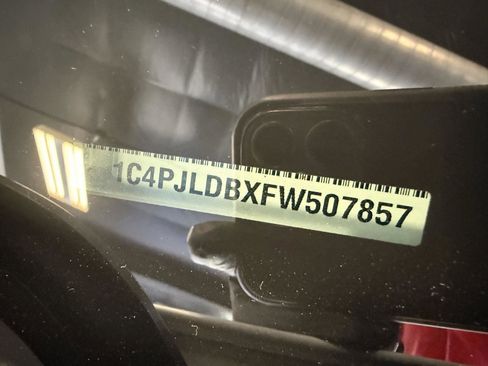 Used 2015 Jeep Cherokee Limited image 29