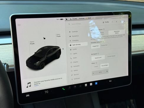 Used 2021 Tesla Model Y Long Range AWD/4WD image 22