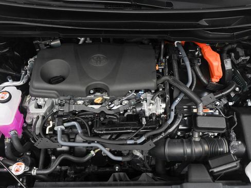 Used 2025 Toyota Sienna XLE image 31