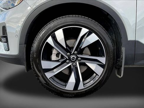 Used 2024 Volvo XC40 B5 Ultimate w/ Climate Package AWD/4WD image 32