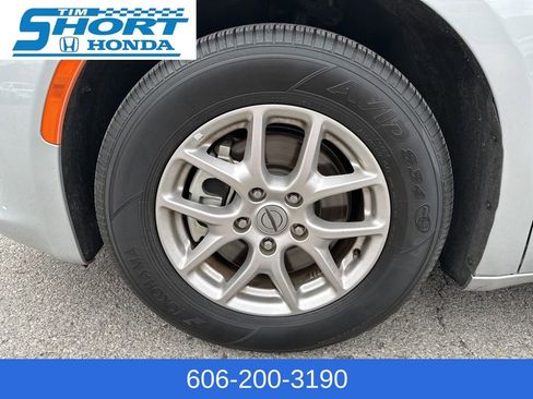 Used 2024 Chrysler Voyager LX image 9