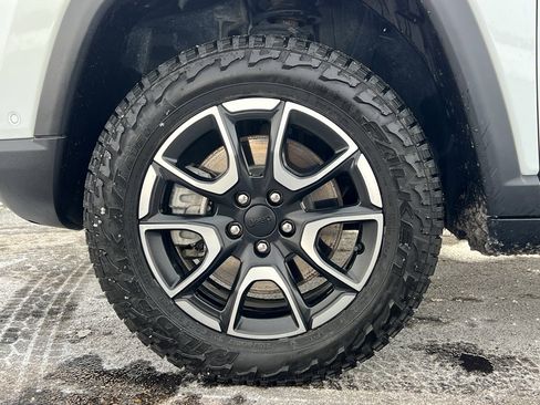 Used 2024 Jeep Compass Trailhawk w/ Trailhawk Elite Group image 11