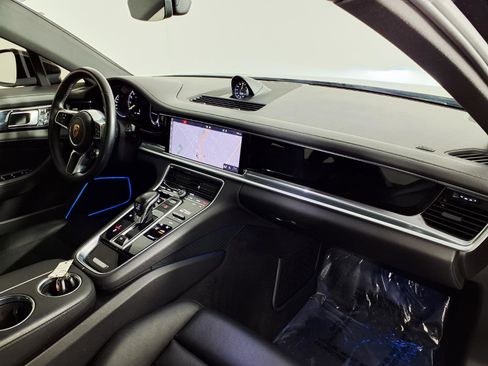 Used 2018 Porsche Panamera 4 AWD/4WD image 9
