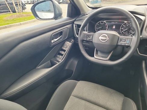 Certified 2025 Nissan Rogue SV FWD image 19