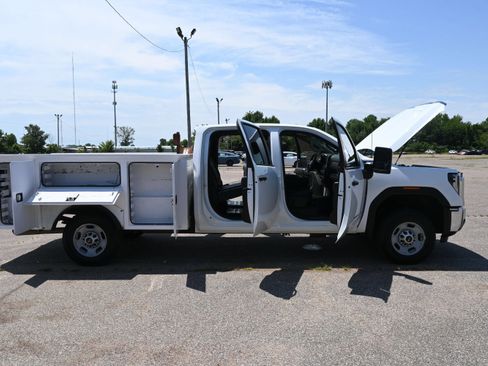 Used 2024 GMC Sierra 2500 Pro w/ Convenience Package AWD/4WD image 32