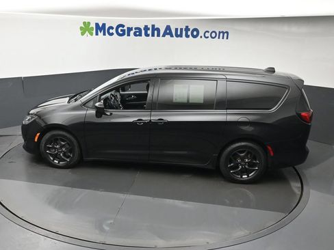 Used 2020 Chrysler Pacifica Touring w/ S Appearance Package FWD image 25